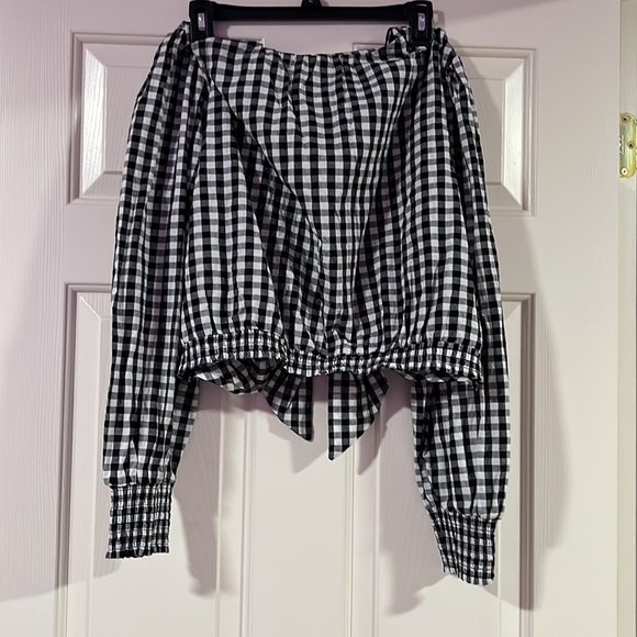 So black and white top - Picture 2 of 6